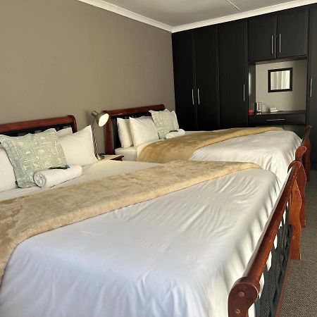 Fin And Feather Guest Lodge 복스버그 외부 사진
